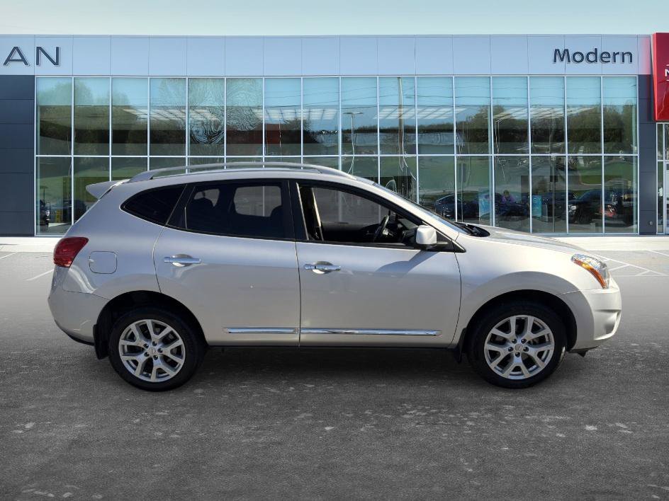 Used 2013 Brilliant Silver Nissan SL image 4