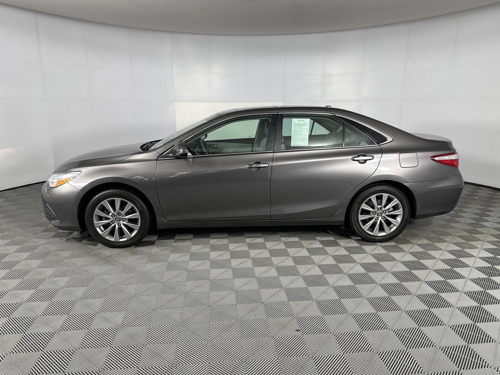 Used 2017 Predawn Gray Mica Toyota XLE image 4