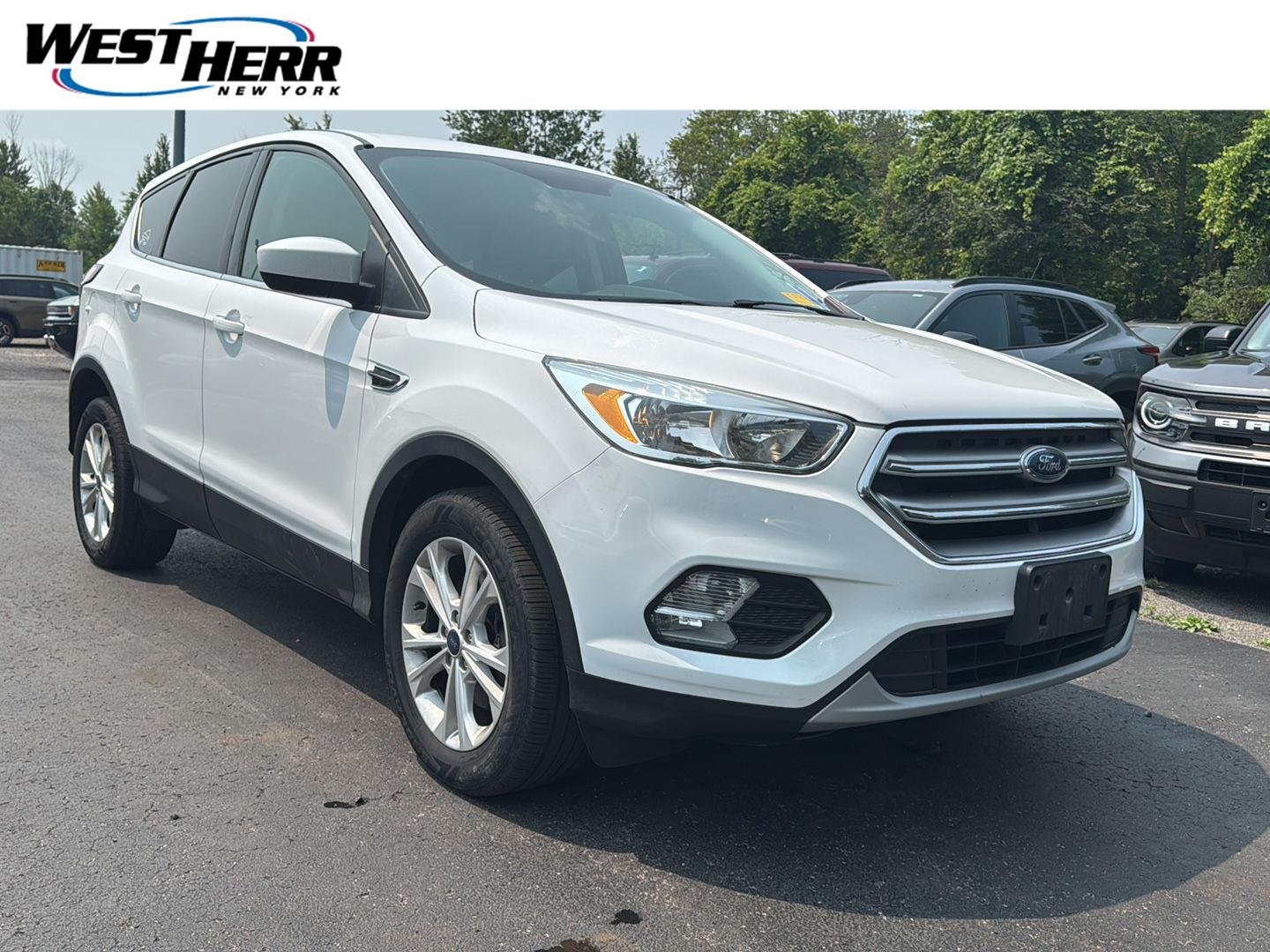Used 2017 Oxford White Ford SE image 1