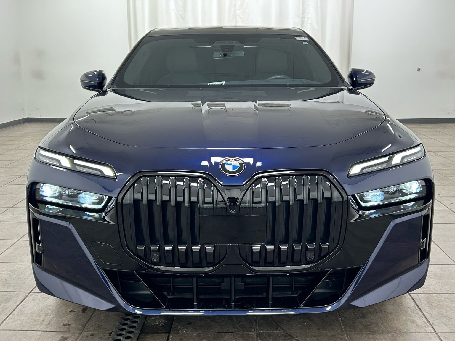 Used 2023 Tanzanite Blue II Metallic BMW 760i xDrive image 7