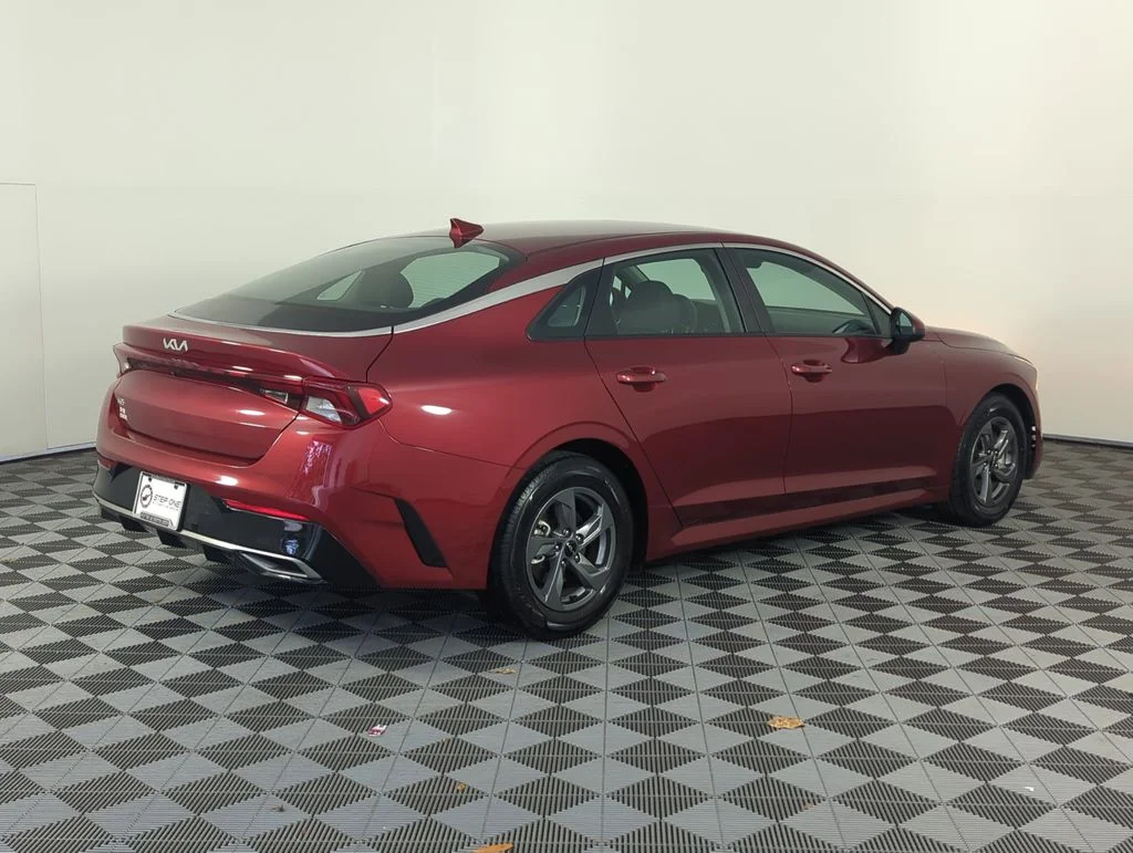 Used 2023 Red Kia LXS image 7