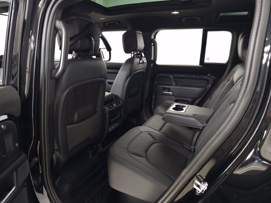 Certified Used 2025 Black Land Rover X-Dynamic SE image 40