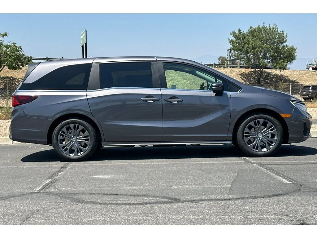New 2026 Modern Steel Metallic Honda Touring image 3