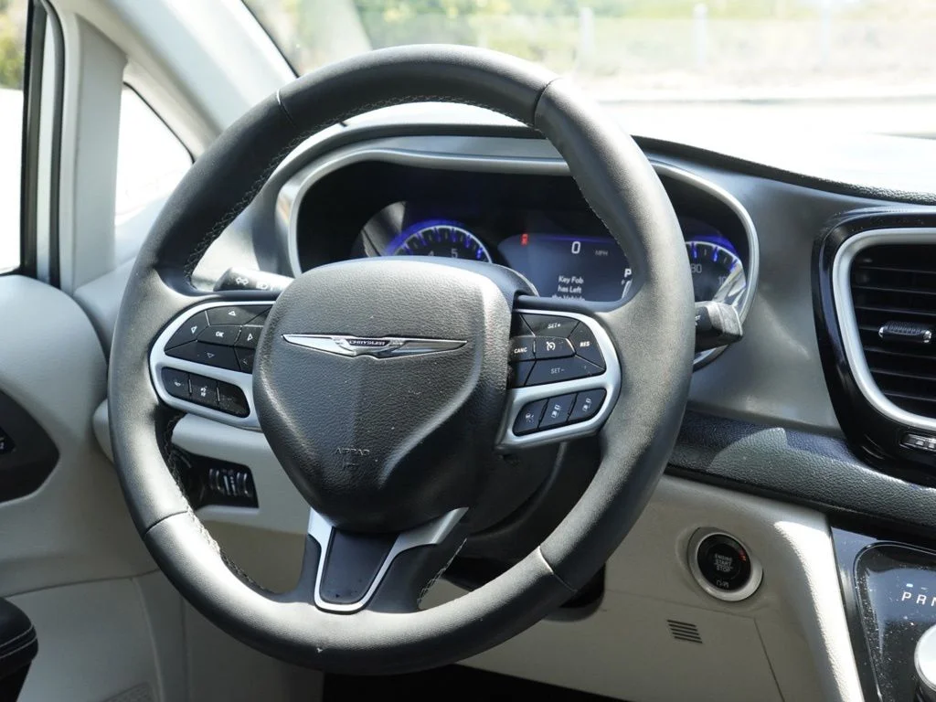 2023 Chrysler Pacifica Touring L - Photo 28
