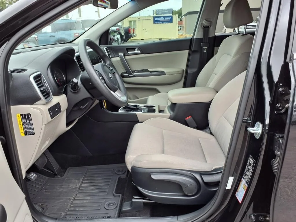 2022 Kia Sportage LX - Photo 9