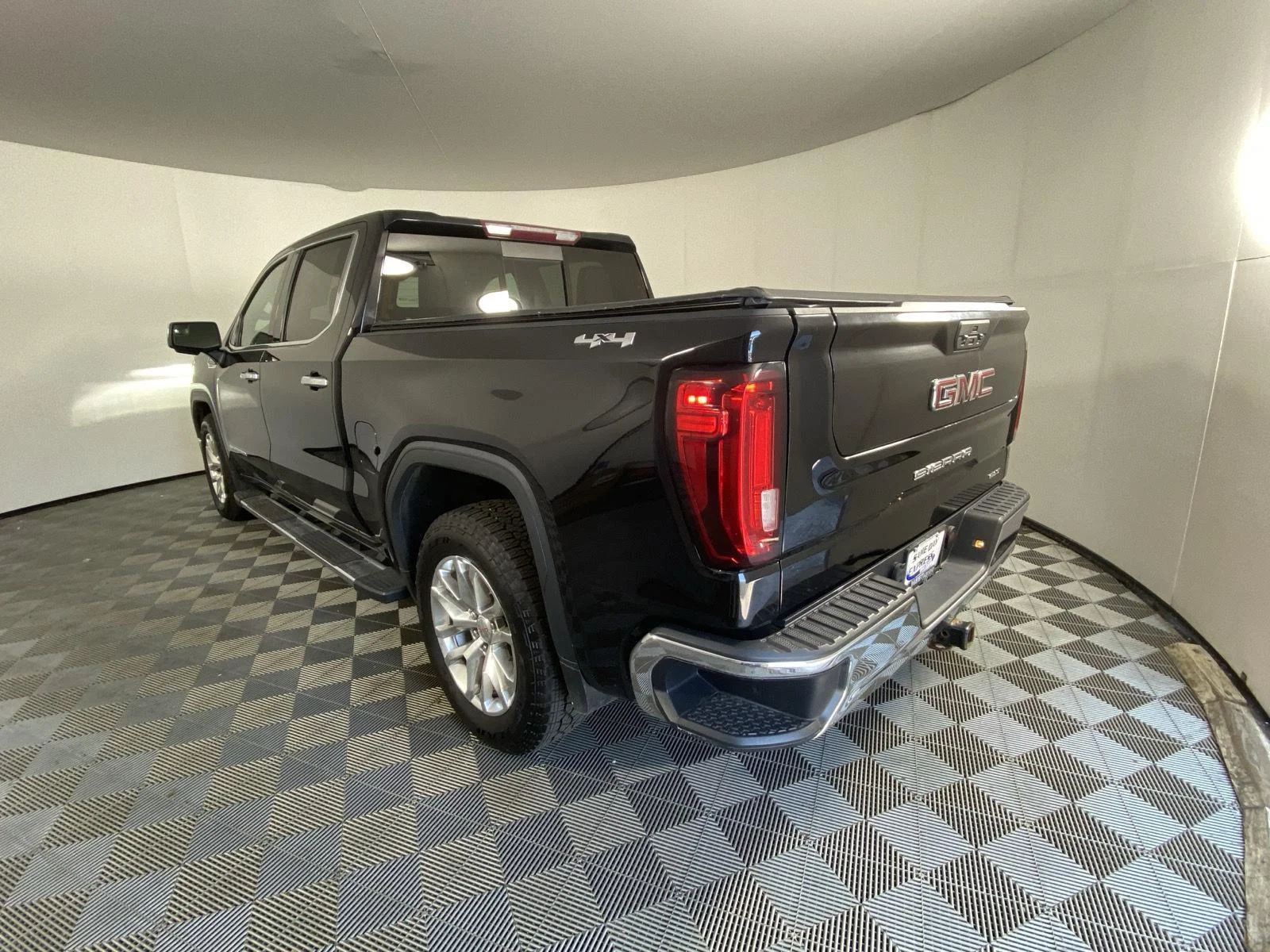 Used 2021 Ebony Twilight Metallic GMC SLT image 5