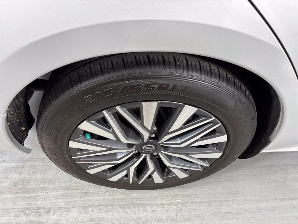 Used 2024 Silver Nissan 2.5 SV image 10