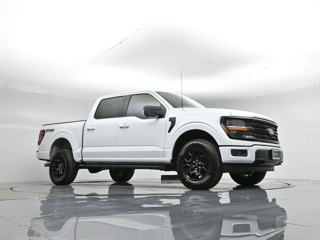 New 2026 Oxford White Ford XLT image 3