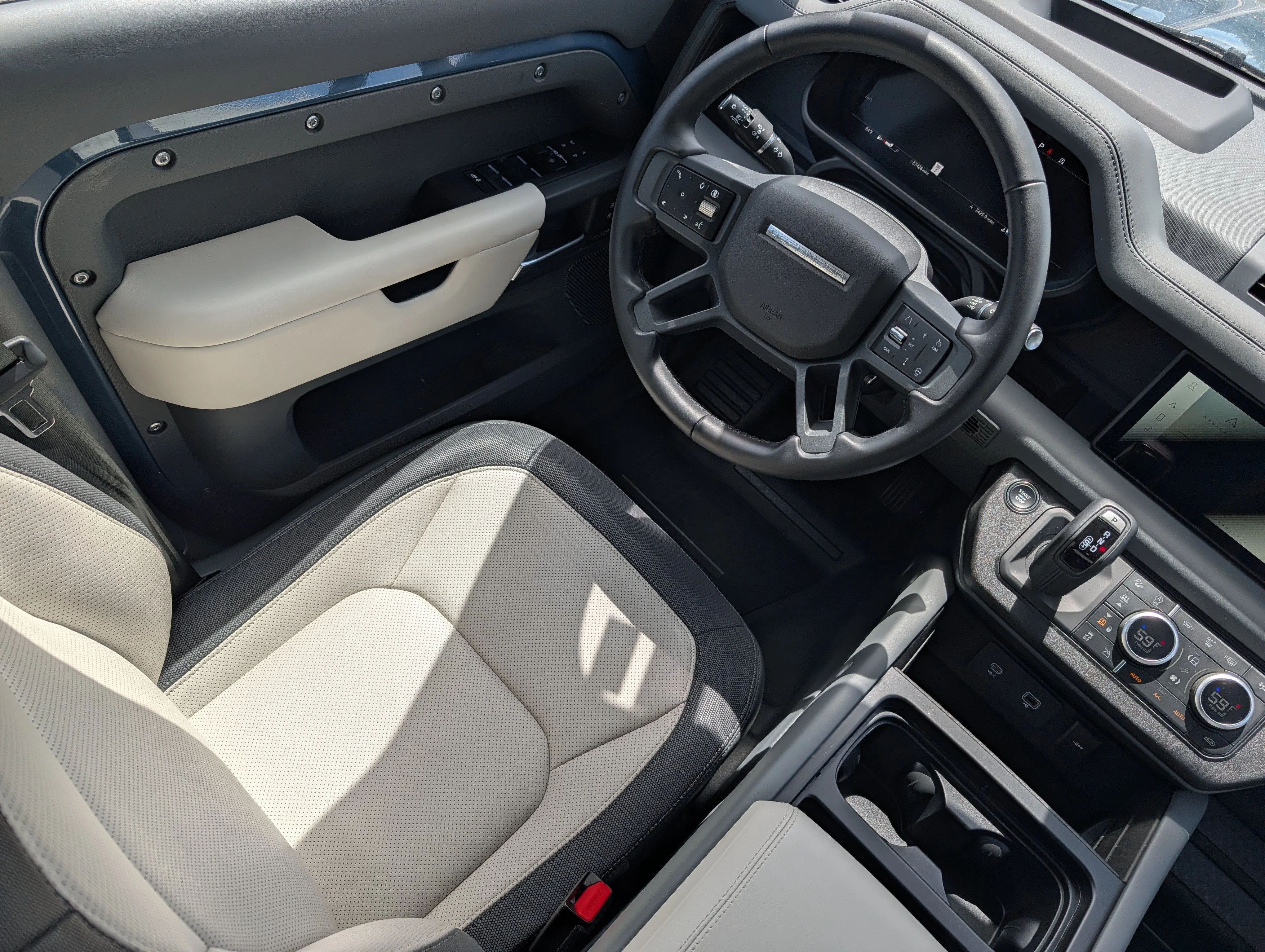 Used 2024 Tasman Blue Metallic Land Rover X-Dynamic SE image 9