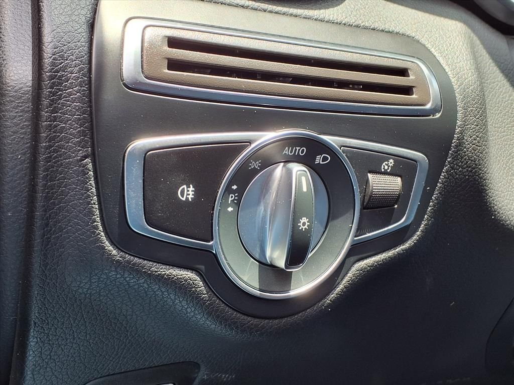 Used 2021  Mercedes-Benz C 300 image 24