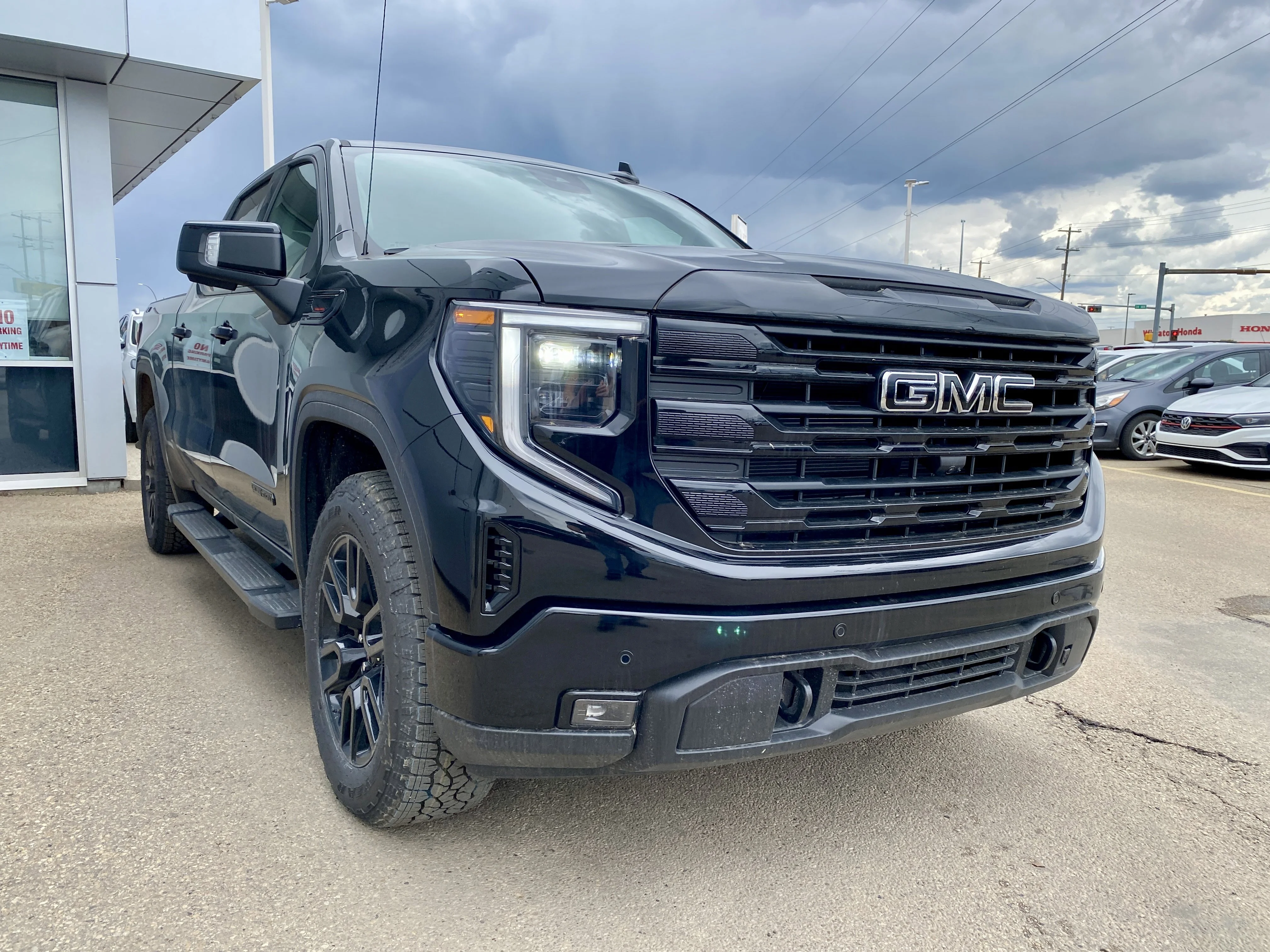 New 2026 ONYX BLACK GMC Elevation image 8