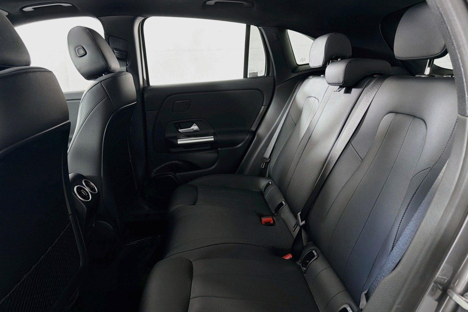 New 2026 Mountain Grey Metallic Mercedes-Benz GLA 250 SUV image 7