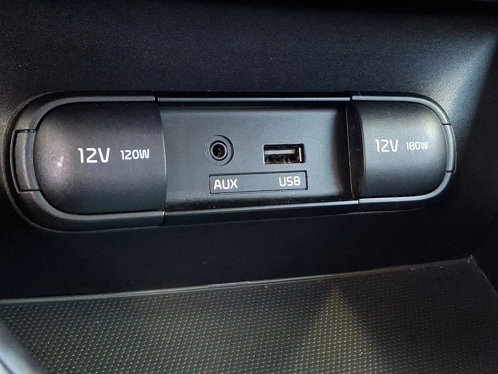 Used 2014 Green Kia Base image 23