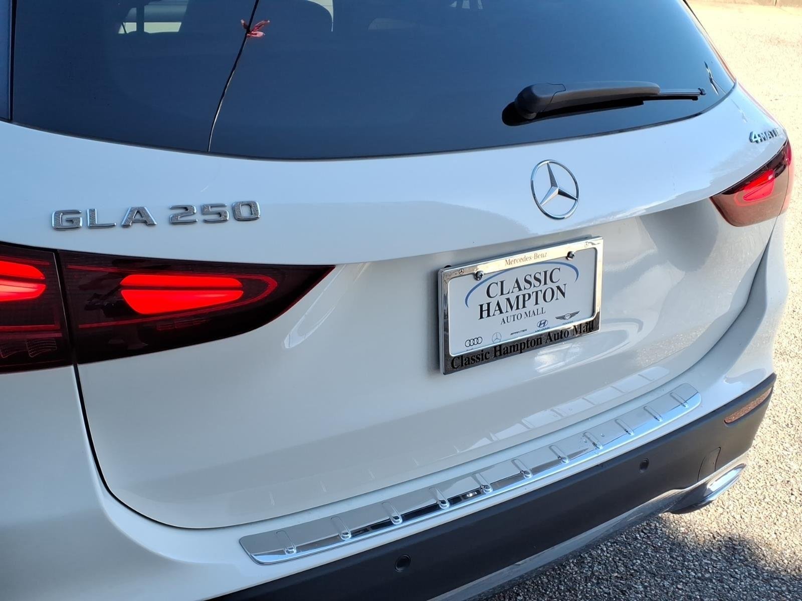 Used 2025 Polar White Mercedes-Benz GLA 250 image 9