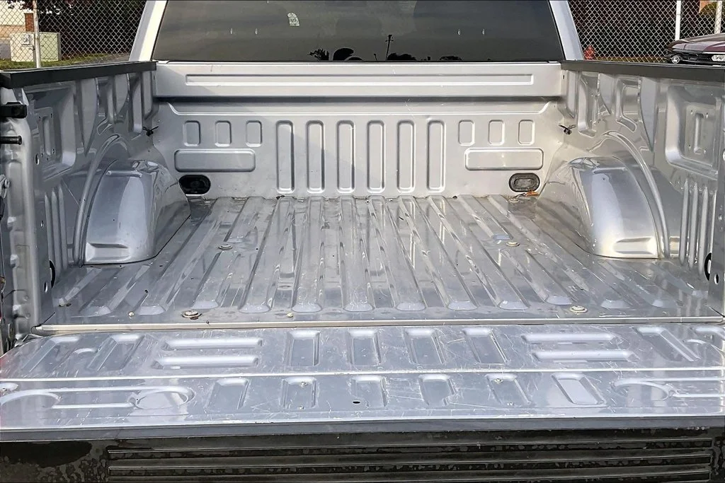Used 2020 Silver Metallic Ford XL image 27