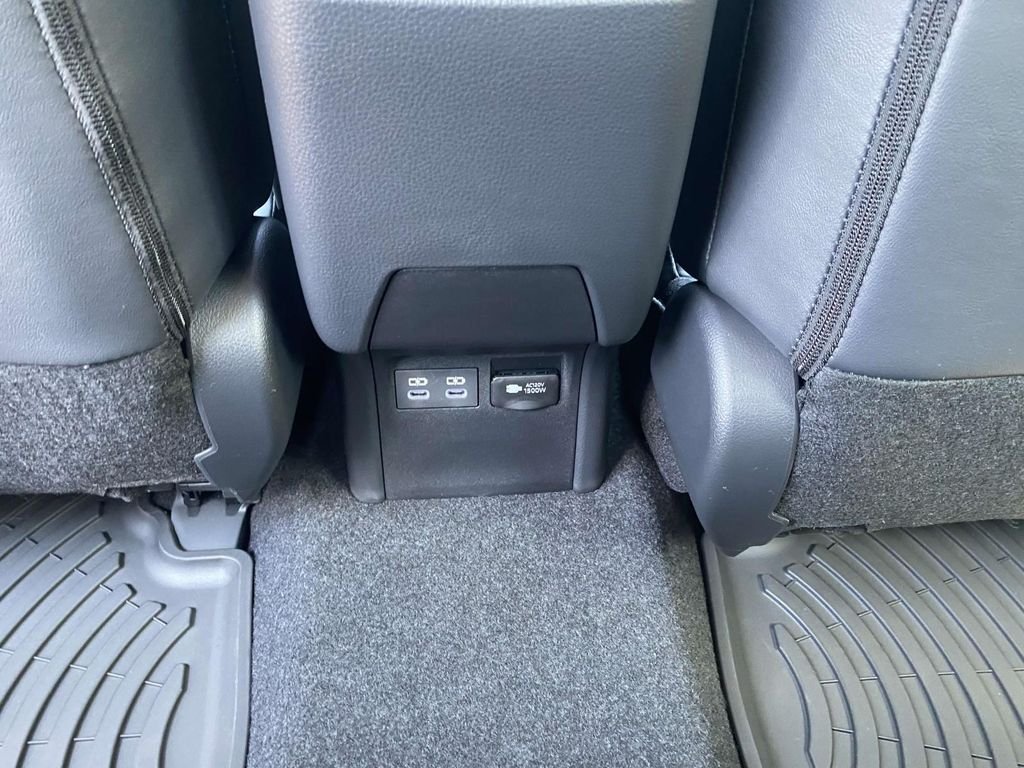 2026 Toyota Prius Plug-in Hybrid XSE - Photo 14