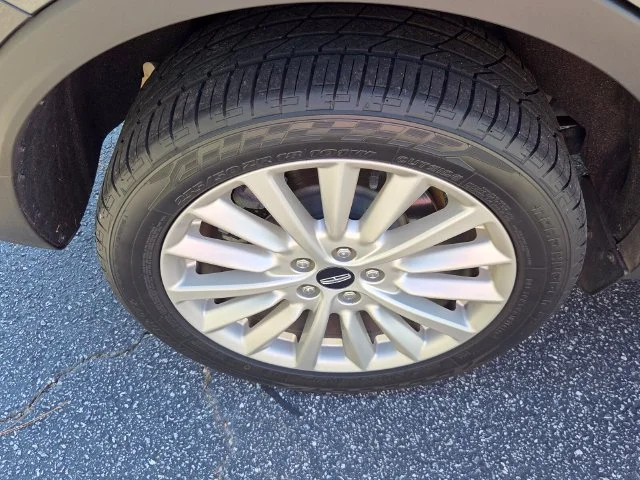 Used 2019 Magnetic Gray Metallic Lincoln Standard image 9