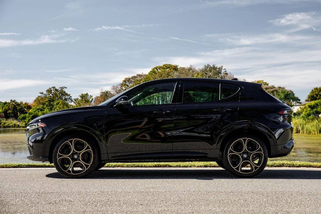 New 2025 Black Alfa Romeo Intensa image 6