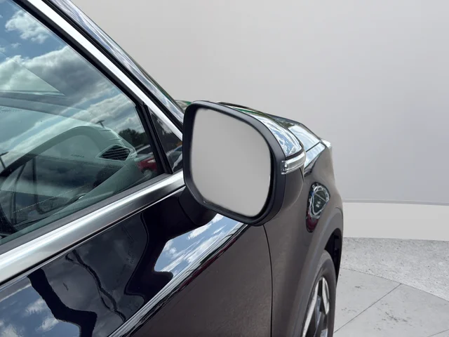 Used 2023 Black Kia EX image 33