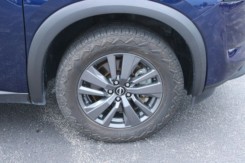 Used 2022 Deep Ocean Blue Nissan SV image 16