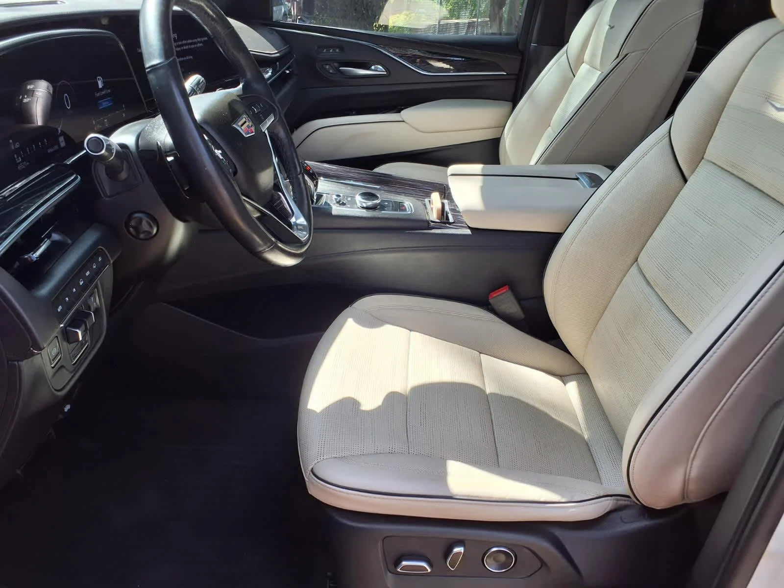 Used 2021 CRYSTAL WHITE TRICOAT Cadillac Sport image 13