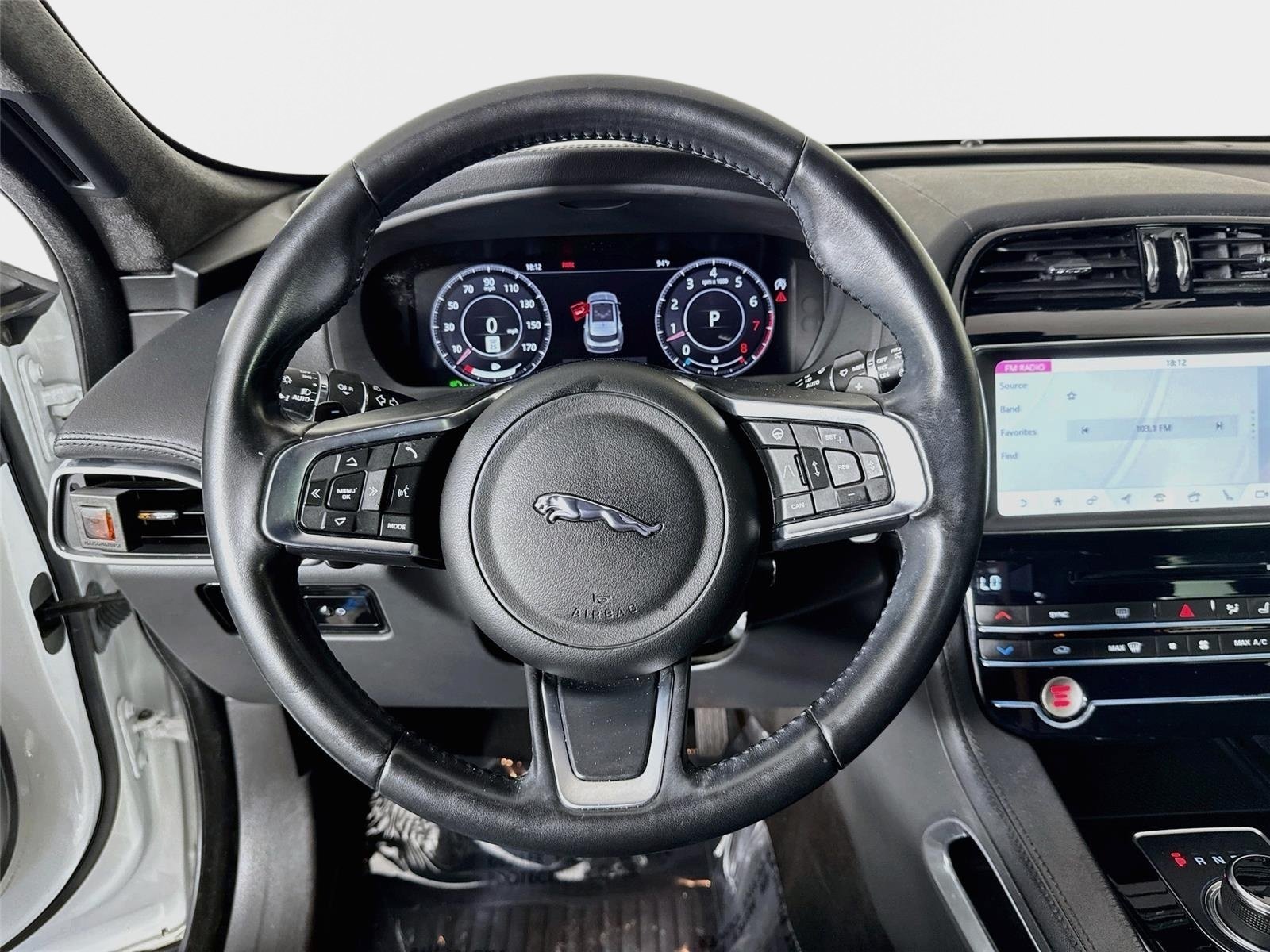 Used 2020 White Jaguar 25t Prestige image 12