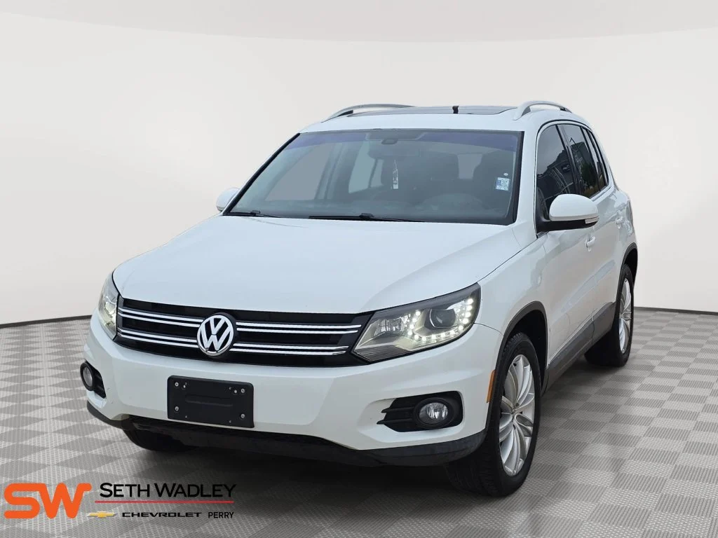 Used 2016 White Volkswagen SE image 3