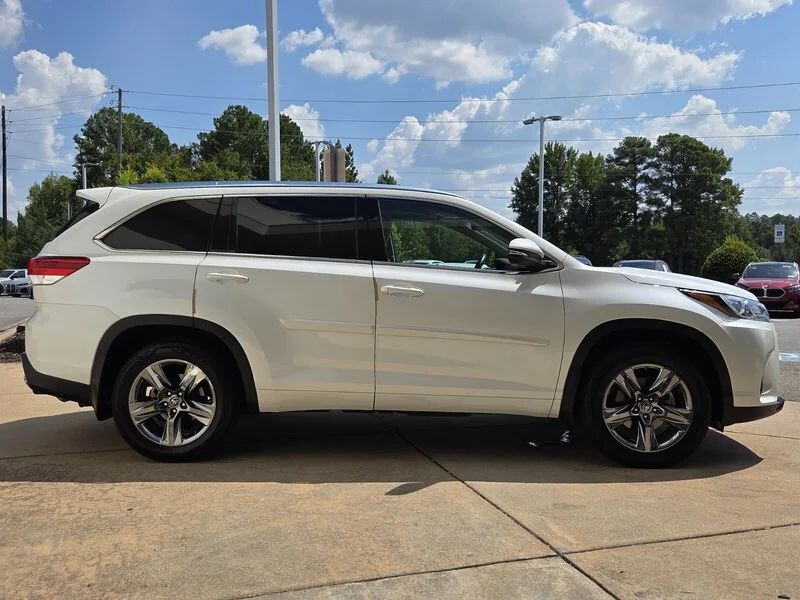 Used 2018 Blizzard Pearl TOYOTA LIMITED PLATINUM V6 AWD image 5