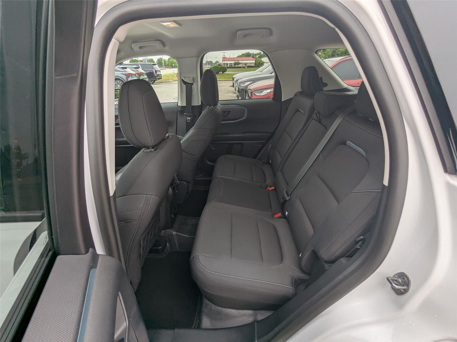 Used 2023 Oxford White Ford Badlands image 24