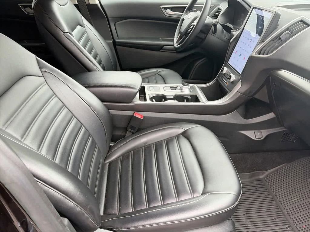 Used 2022  Ford SEL image 9