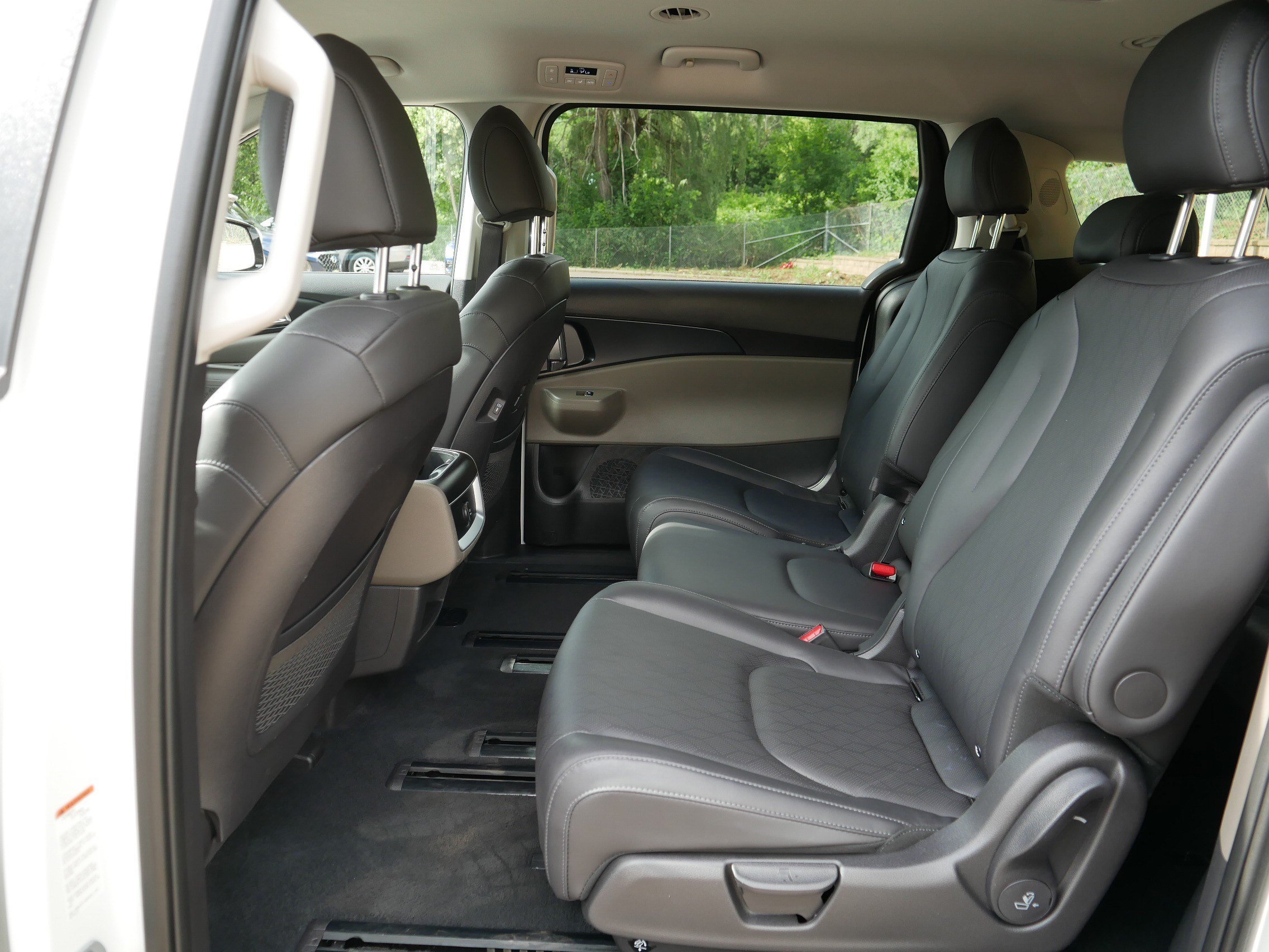 Certified Used 2026 Snow White Pearl Kia LXS image 36