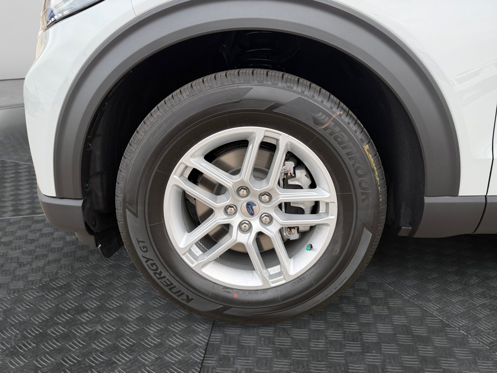 New 2027 Avalanche Gray Ford Active image 9