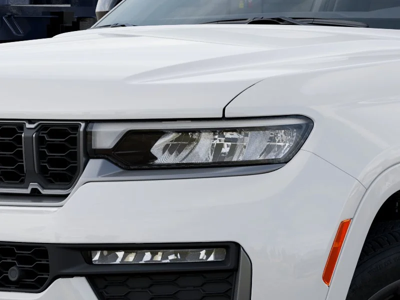 New 2027 Bright White Clear-Coat Paint Jeep Limited Reserve image 6