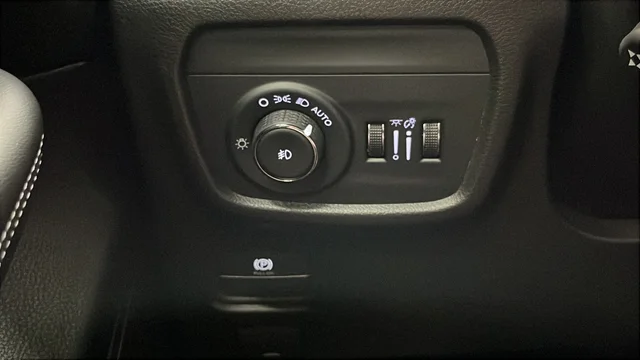 Used 2025 Gray Metallic Jeep Limited image 28