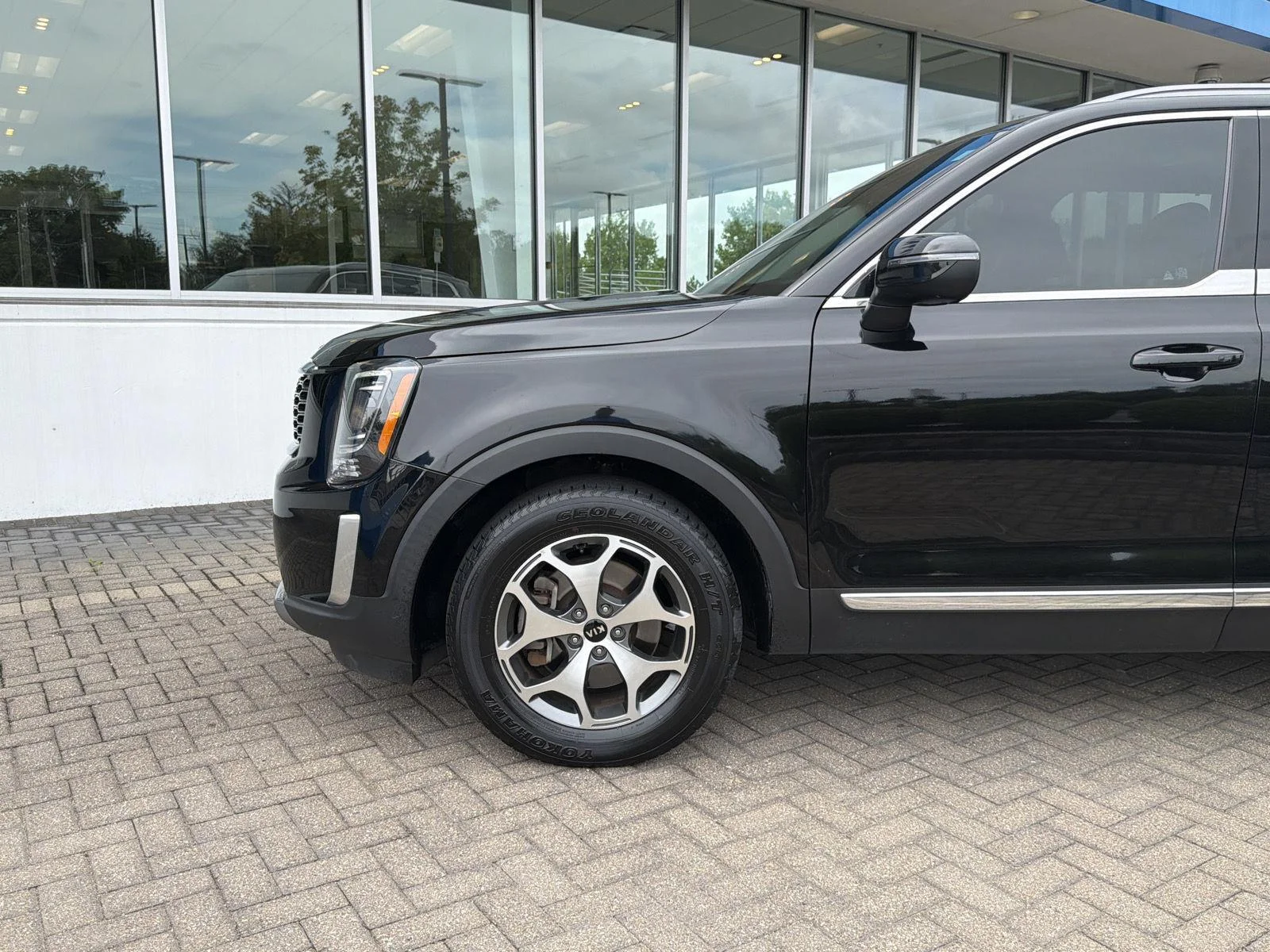 Used 2020 Ebony Black Kia EX image 9