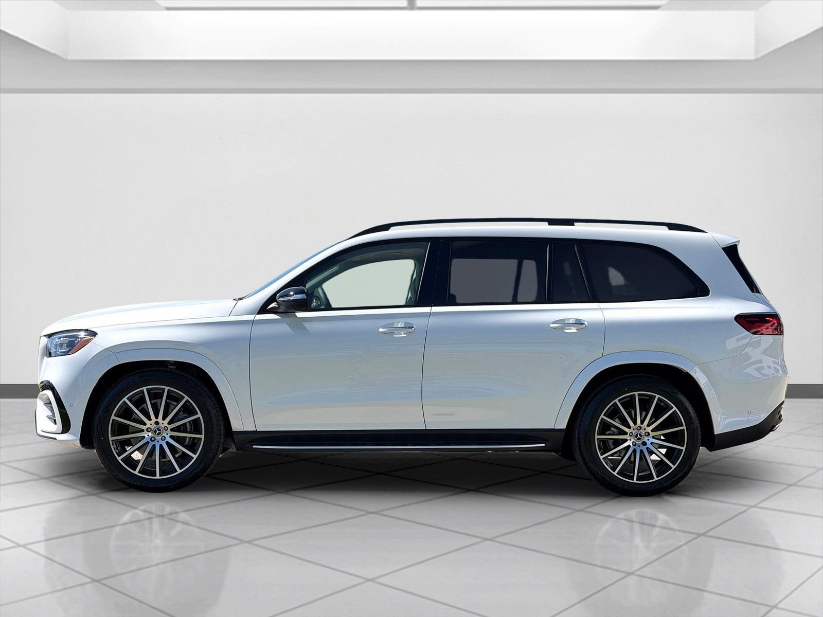 New 2026 MANUFAKTUR Moonlight White Metallic Mercedes-Benz GLS 450 image 5