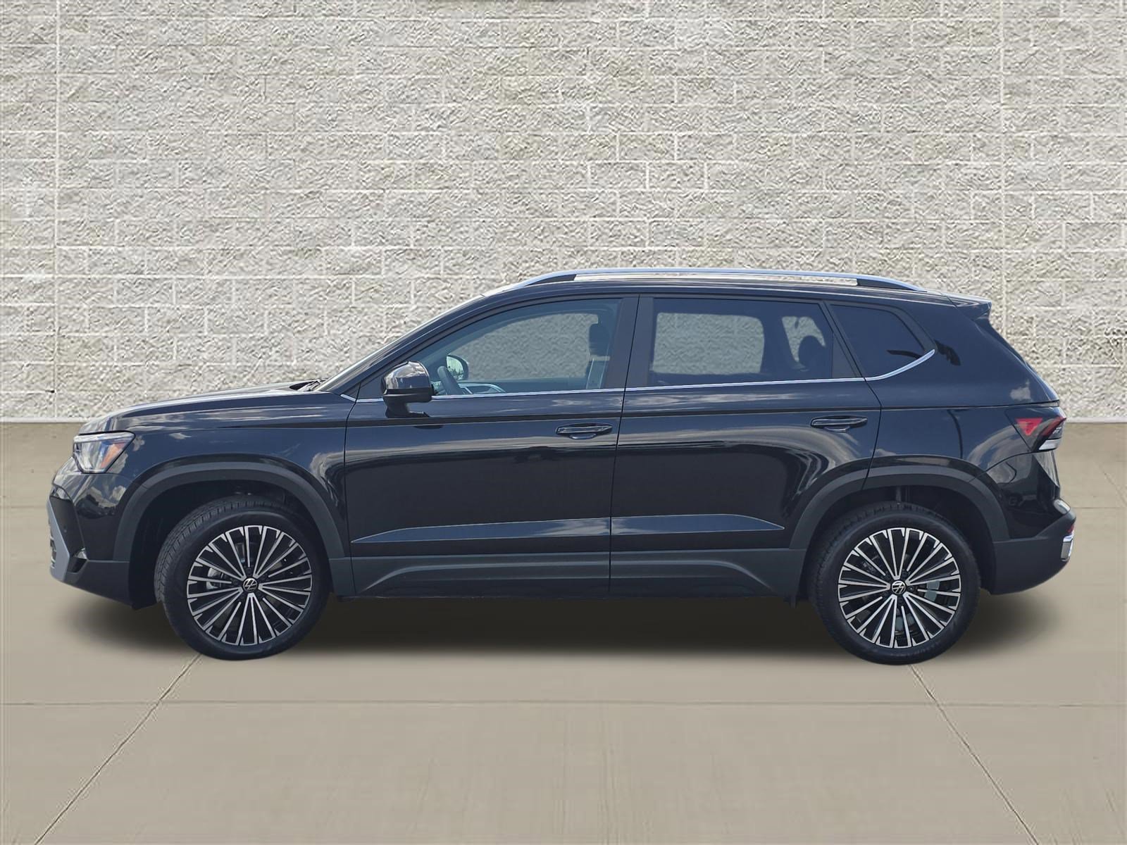 New 2026 Deep Black Pearl Volkswagen SE image 4