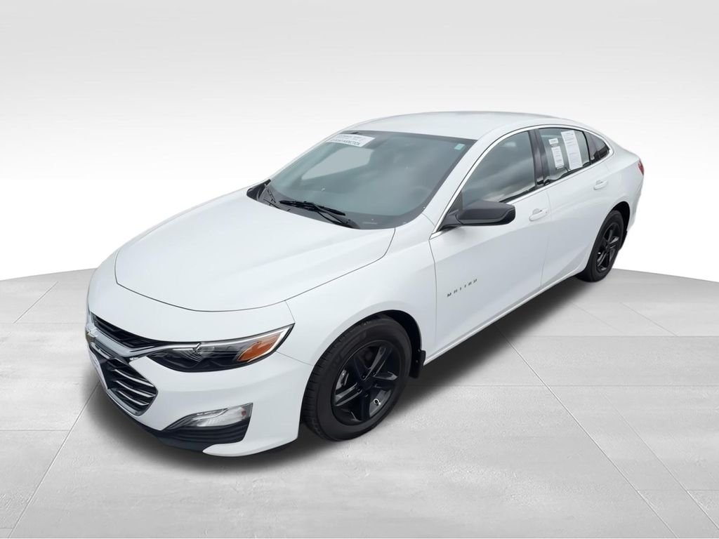 Used 2022 White Chevrolet LS image 4