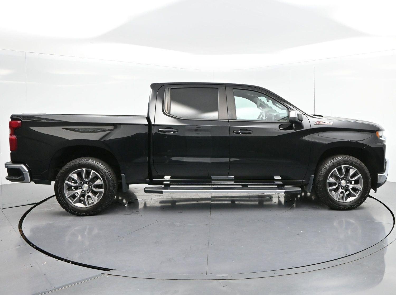 Used 2022 Black Chevrolet LT image 8