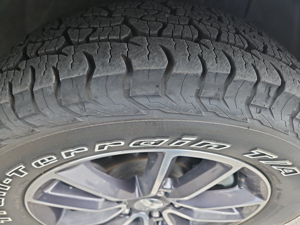 Used 2017 Granite Pearlcoat Dodge SXT image 27
