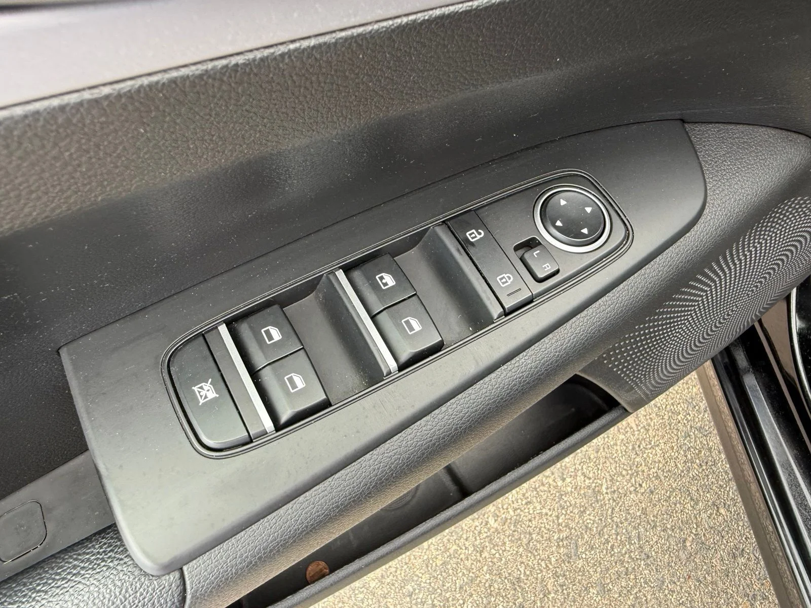 2023 Kia Forte LXS - Photo 12