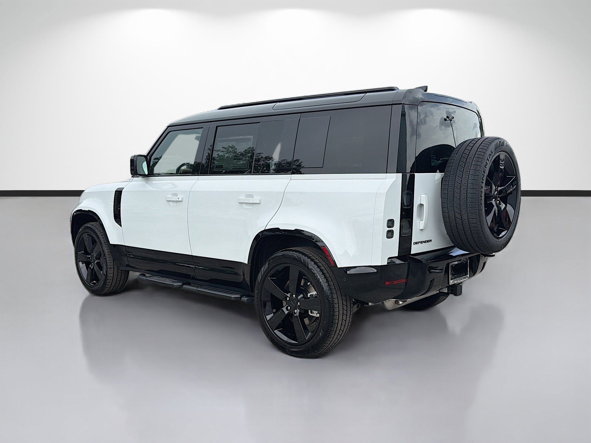 New 2026 Fuji White Land Rover X-Dynamic SE image 3