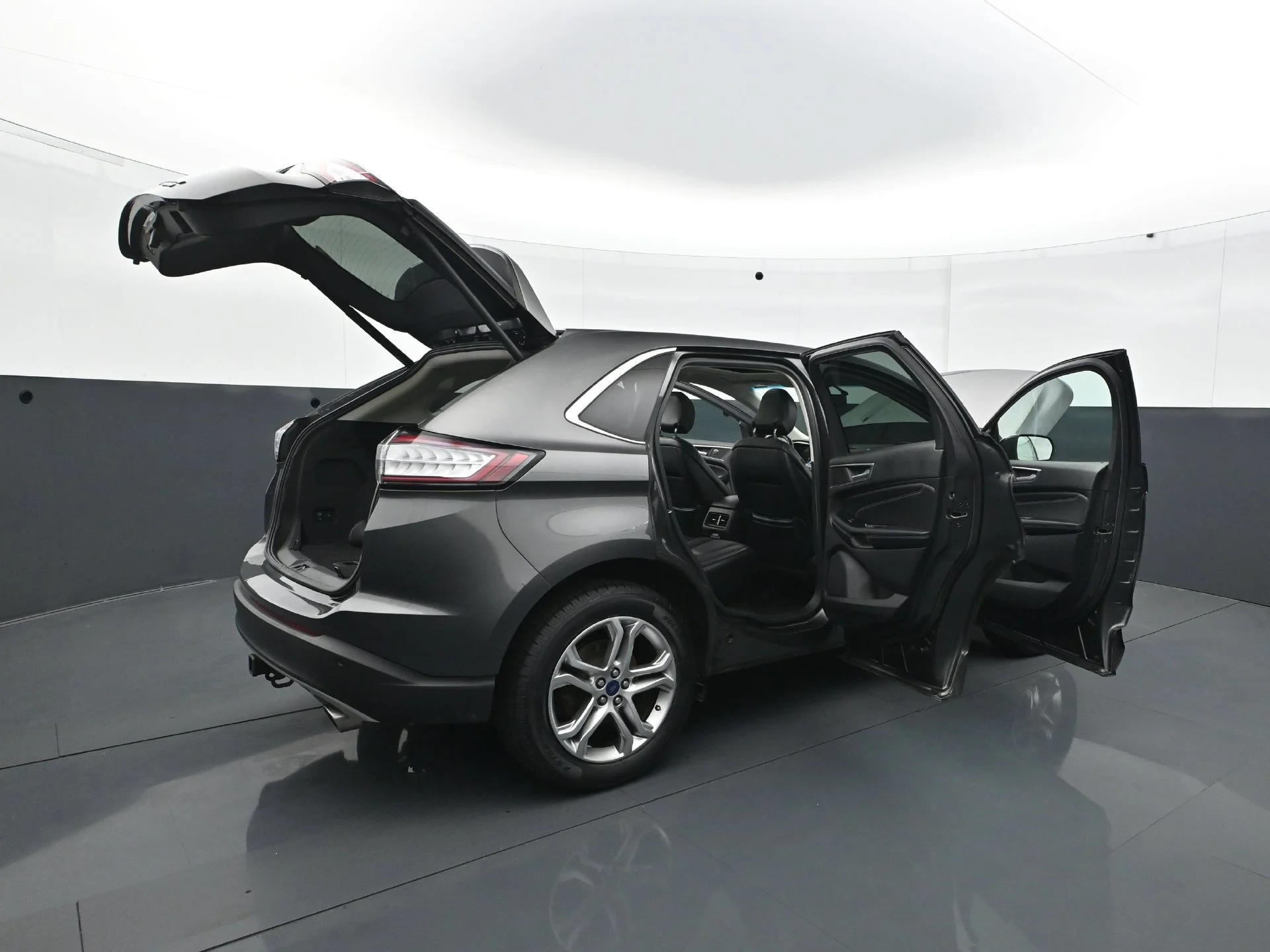 Used 2015  Ford 4D WAGON TITANIUM AWD image 34