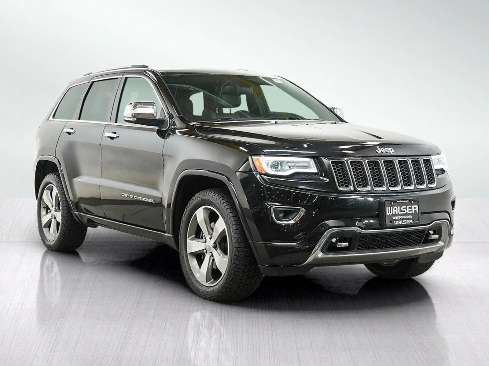 Used 2016 Brilliant Black Crystal Pearlcoat Jeep Overland image 7