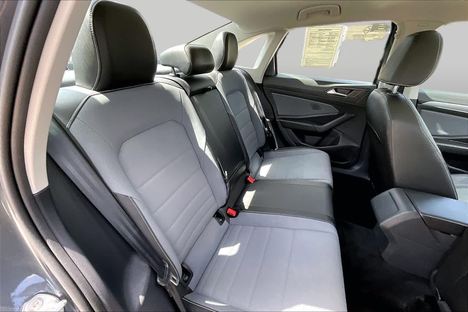 Used 2025 Platinum Gray Metallic Volkswagen SE image 20