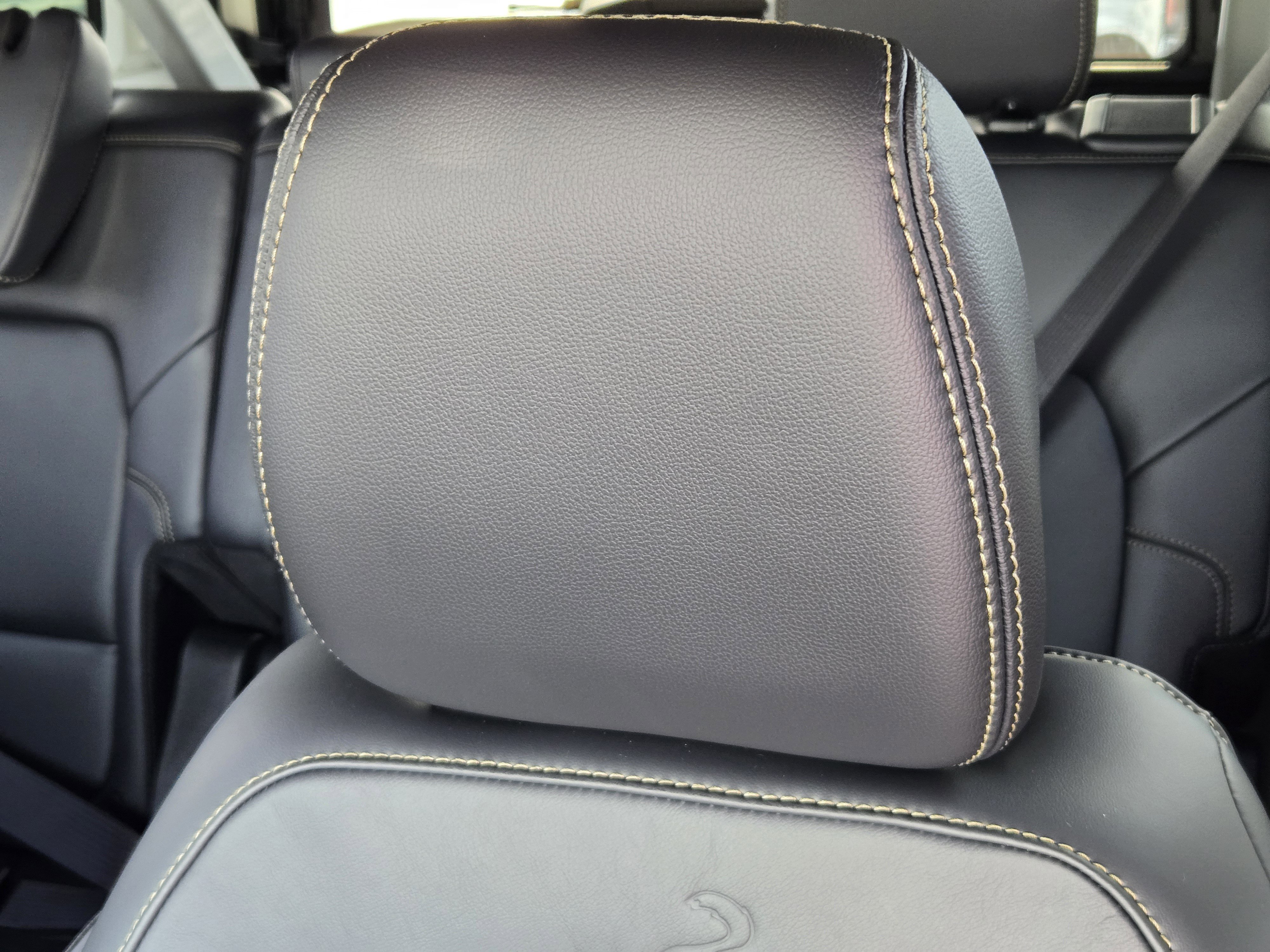 New 2026 Avalanche Gray Ford Badlands image 17