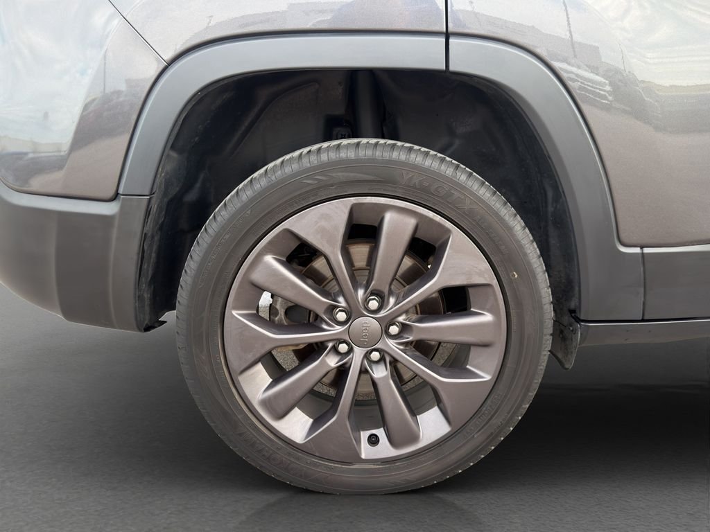 Used 2021 Gray Jeep Latitude Lux image 23