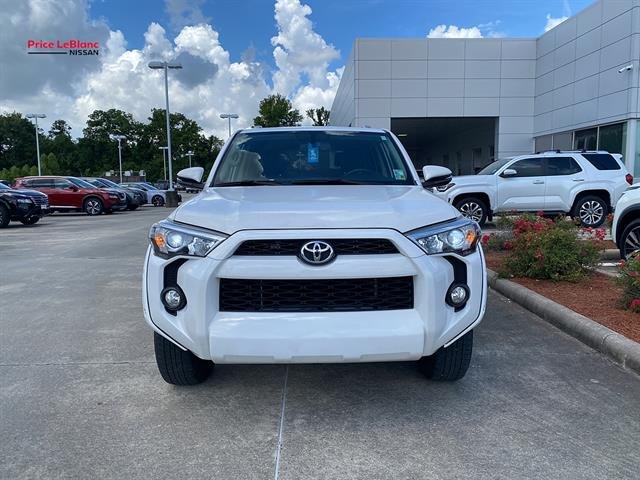 Used 2016 Super White Toyota SR5 image 2