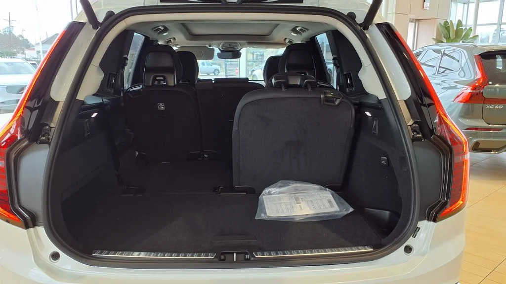 2026 Volvo XC90 Plus - Photo 9