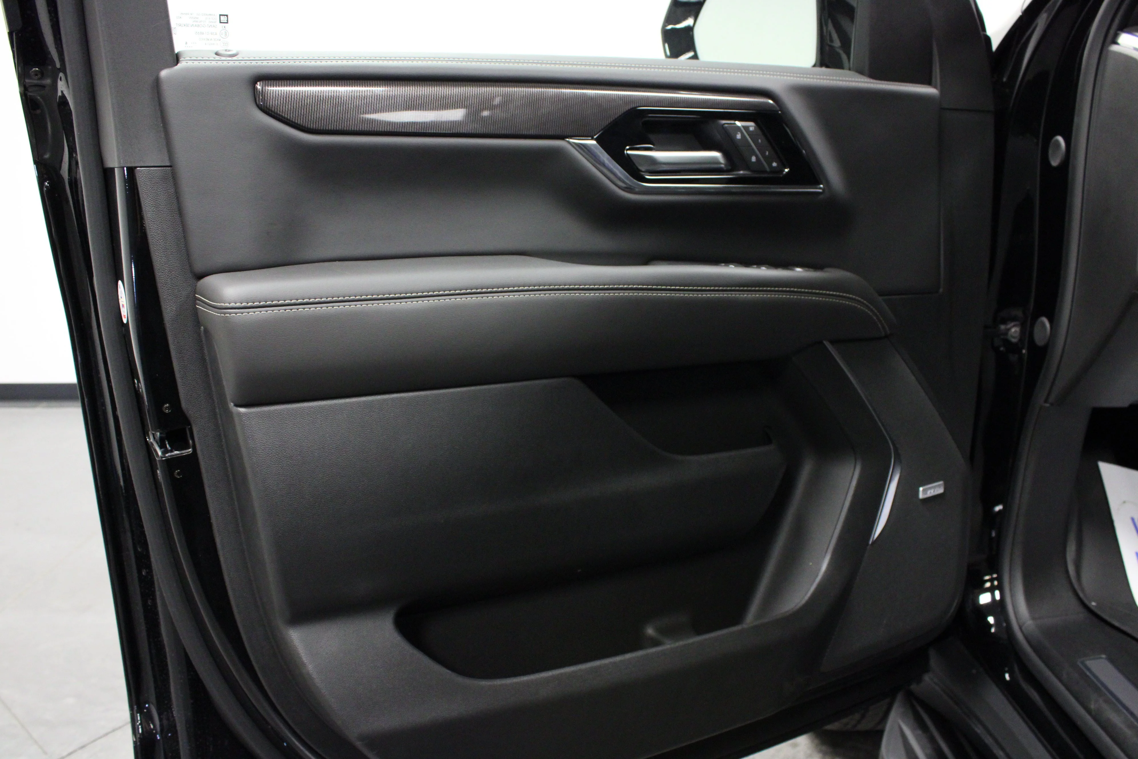 New 2026 Onyx Black GMC Elevation image 11